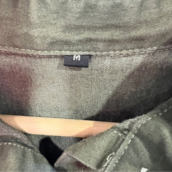 No Brand Womens Olive Green Button Up Top Size Medium Oversized Fit - Picture 4 of 4